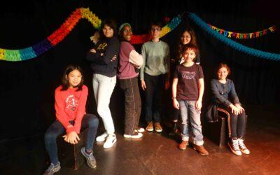 Gala de Théâtre : Les Petits Pieds dans le Plat  –  Les Petits jouent « Le Nigaud » et Les Collégiens présentent « Flash-Back »